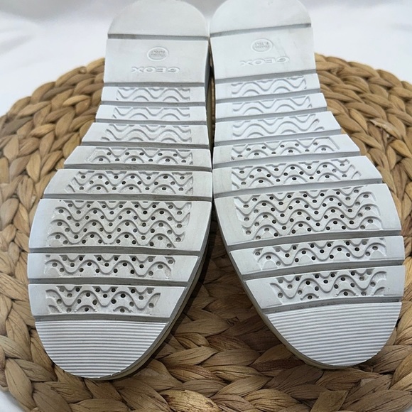 GEOX Made in Morocco Elegant Cream ItalianPatient Leather Loafers for Women - Picture 11 of 11